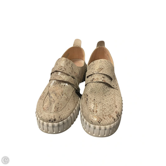 Shoes Flats By Clothes Mentor In Snakeskin Print, Size: 9