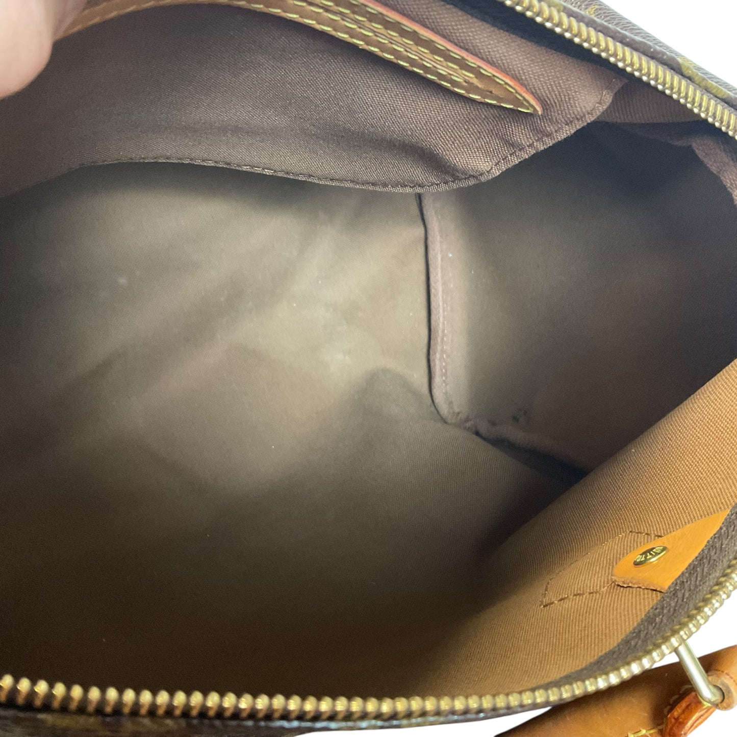 Handbag Luxury Designer By Louis Vuitton, Size: Medium