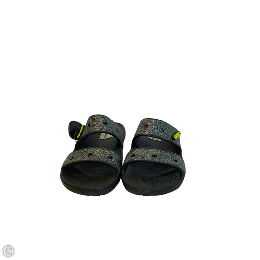 Sandals Flats By Crocs In Black, Size: 8