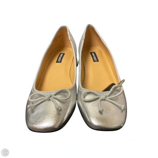 Shoes Flats By Nine West In Silver, Size: 8.5