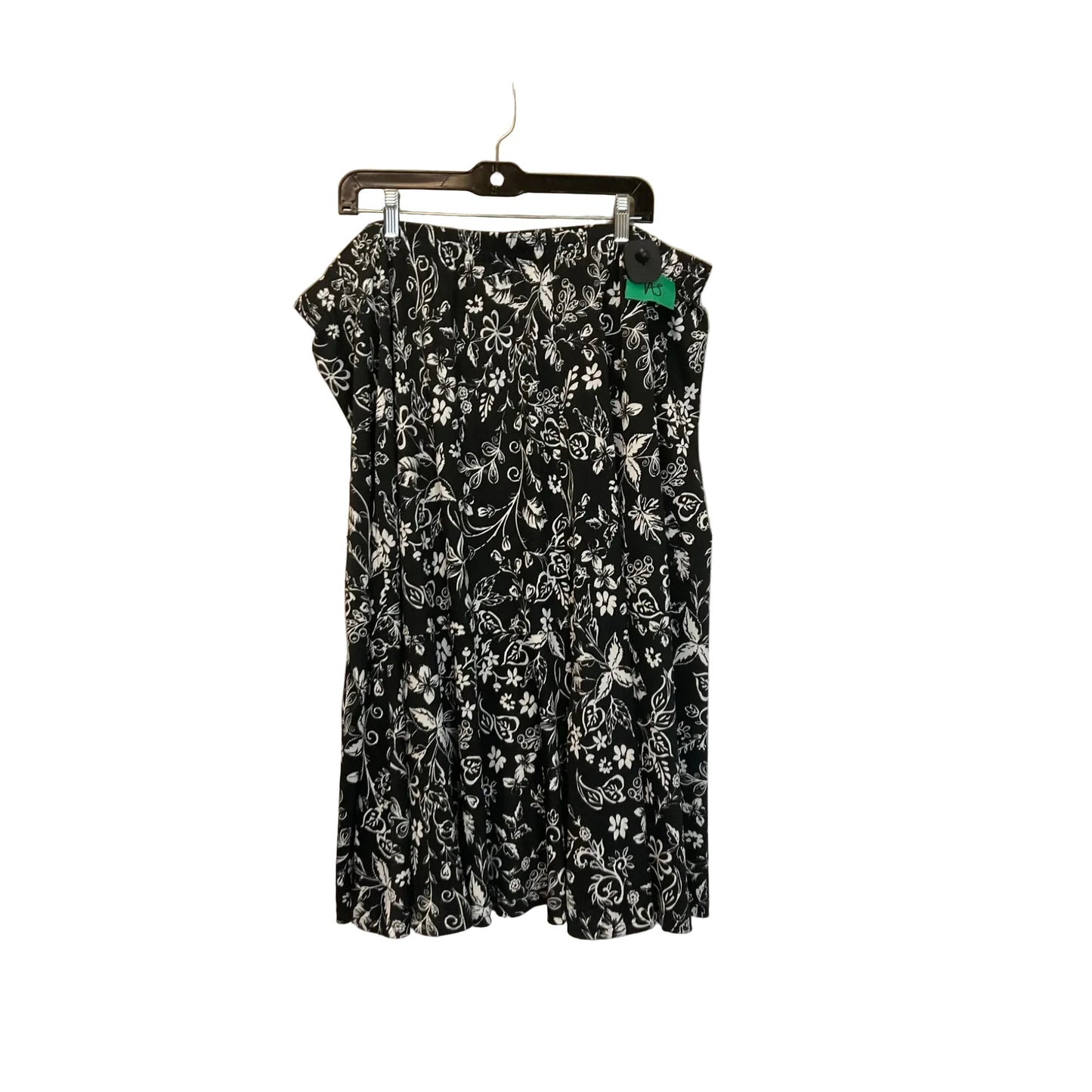Skirt Midi By Clothes Mentor In Black & White, Size: 2x