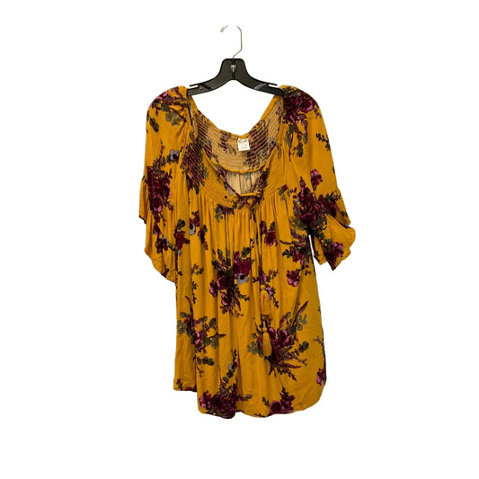 Top Short Sleeve By Terra & Sky In Yellow, Size: 1x