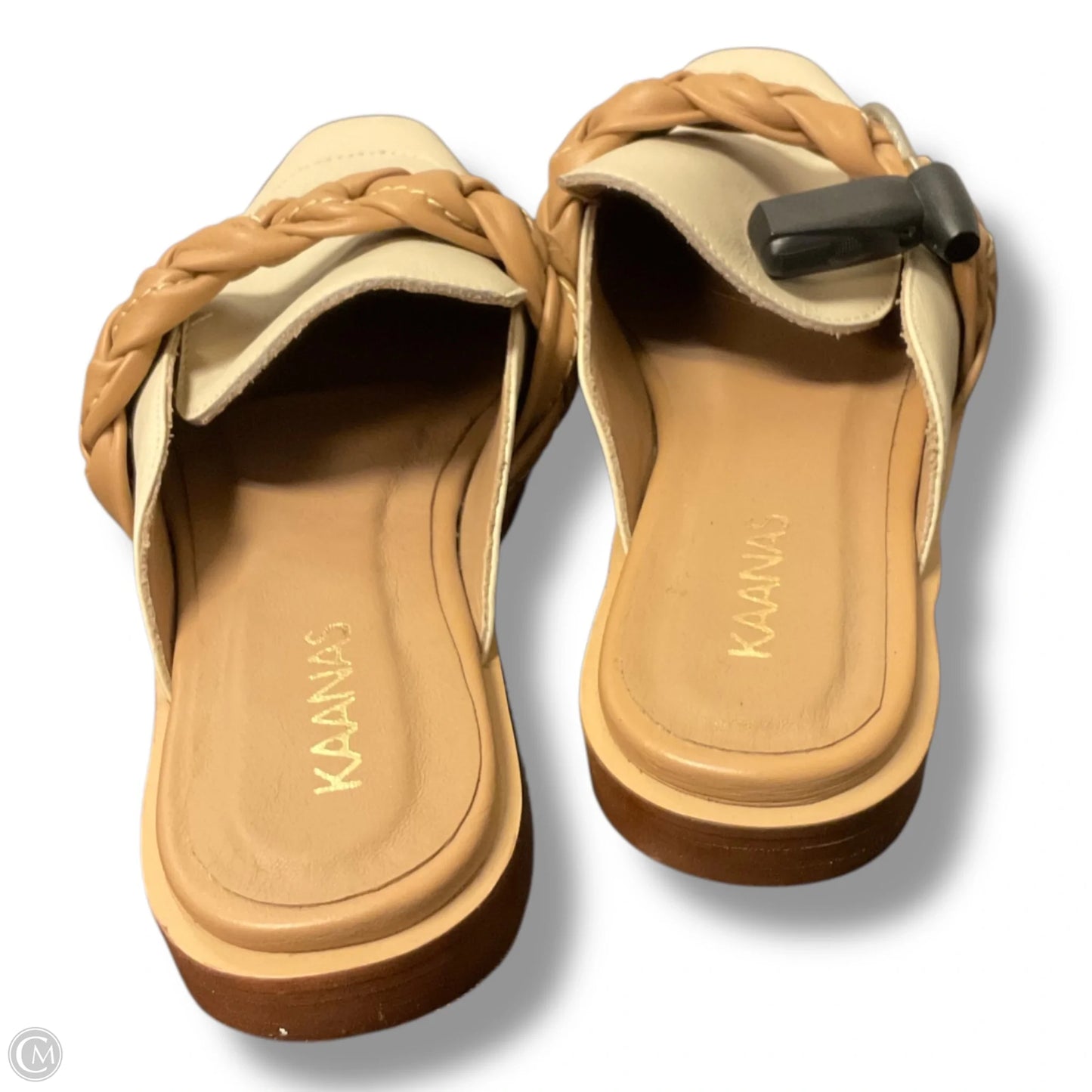 Shoes Flats By Cmc In Cream, Size: 7