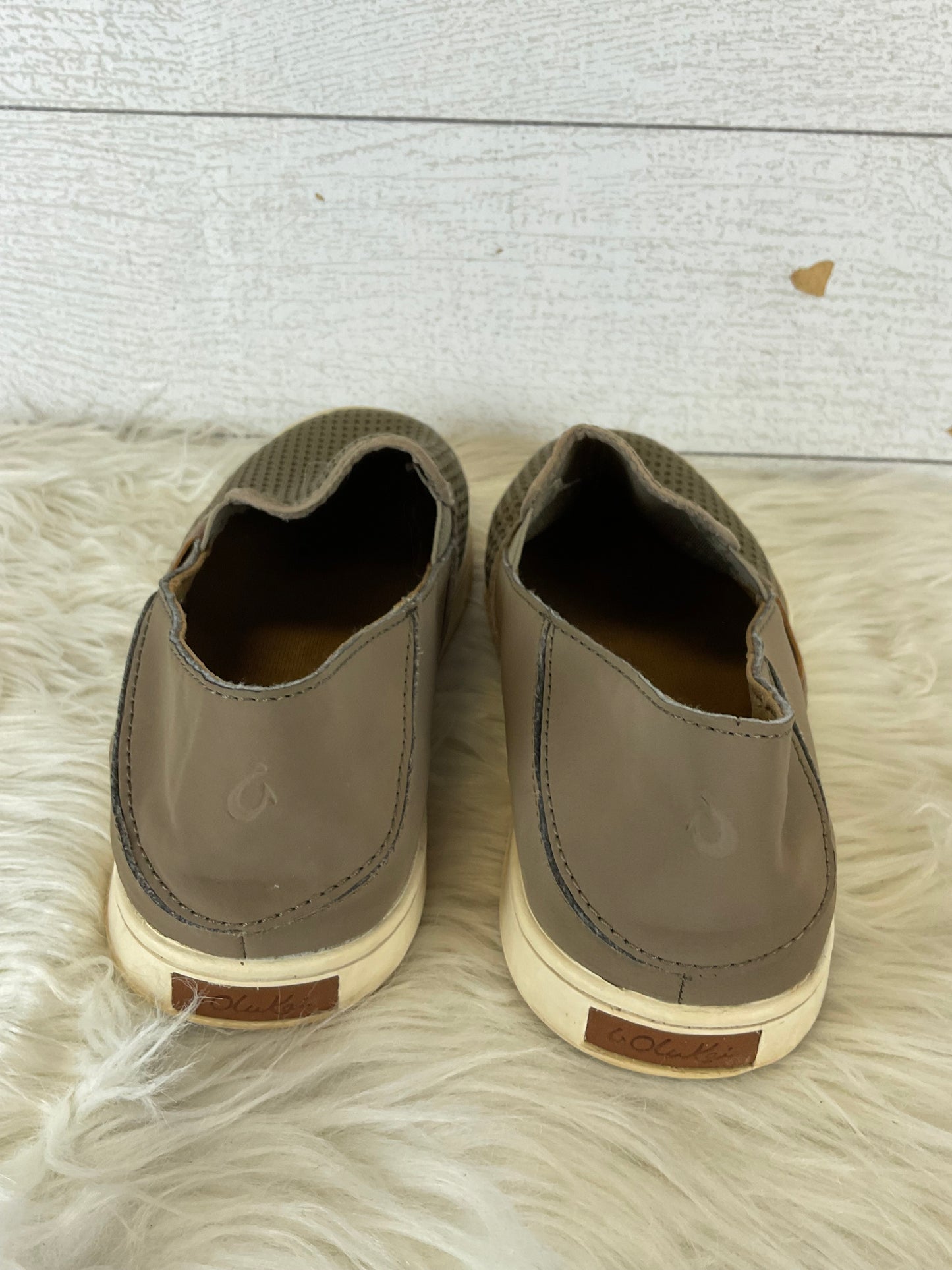 Shoes Sneakers By Olukai  Size: 9