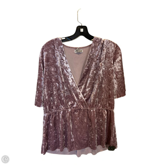Top Short Sleeve By Chelsea 28 In Purple, Size: L
