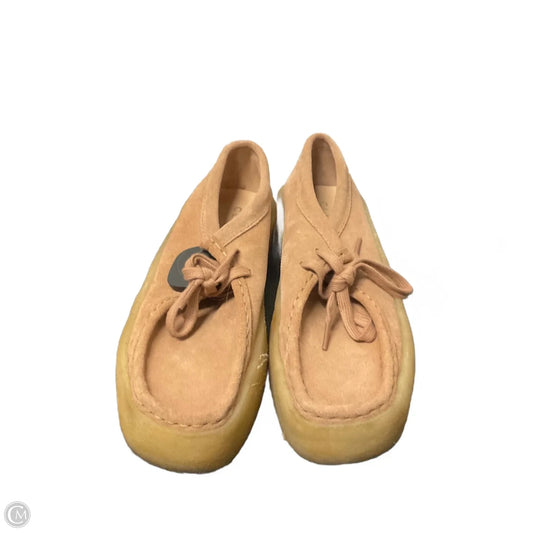 Shoes Flats By Clarks In Tan, Size: 9