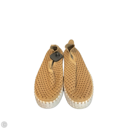 Shoes Flats By Clothes Mentor In Tan, Size: 9