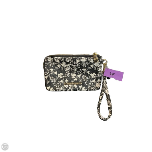 Wristlet By Steve Madden, Size: Medium