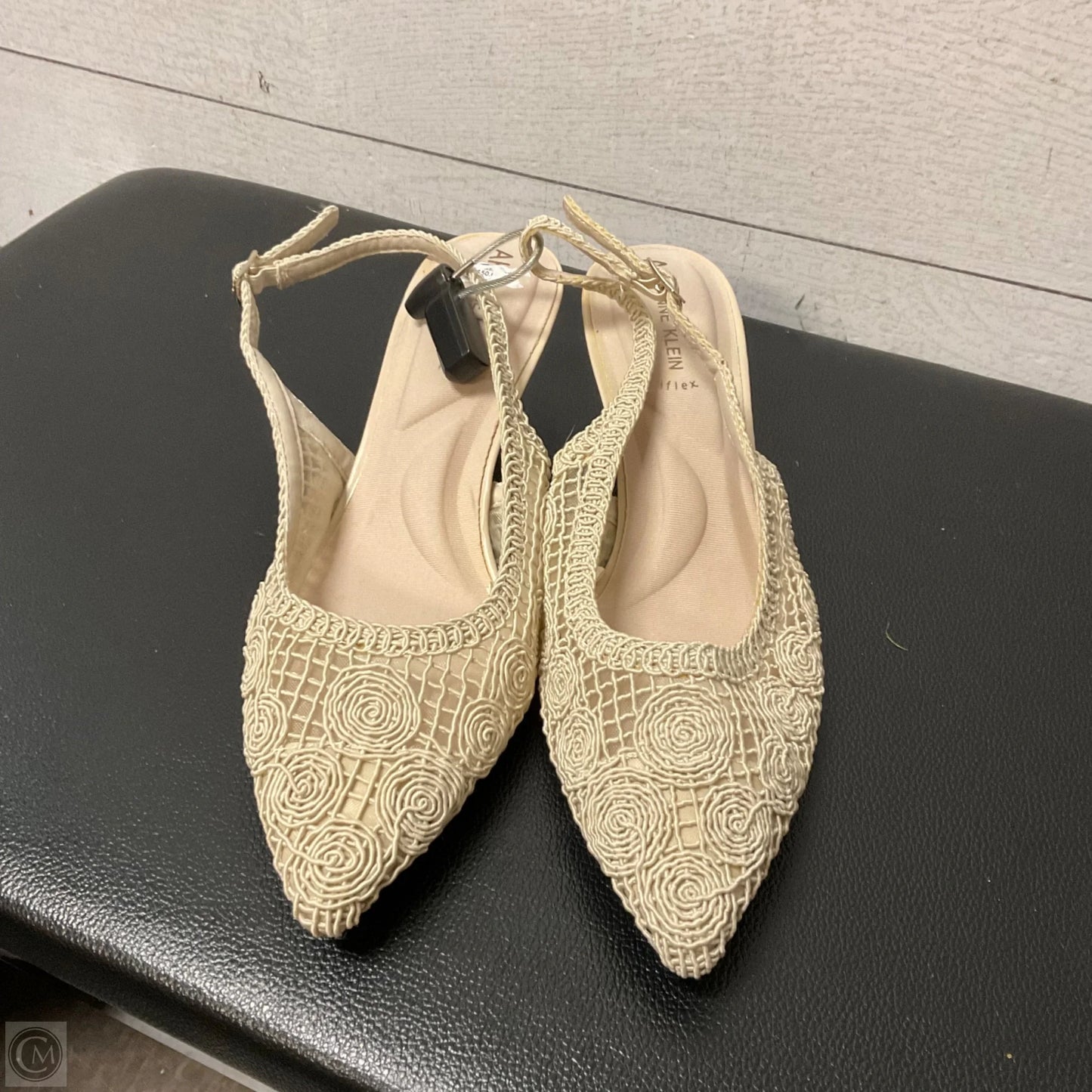 Shoes Heels Kitten By Anne Klein In Cream, Size: 8