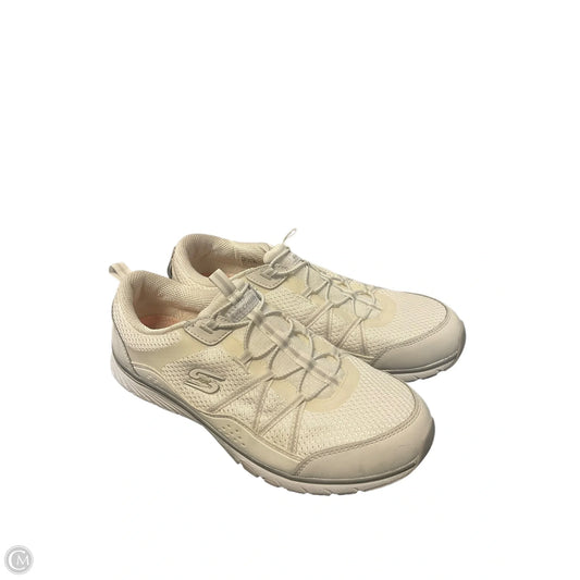 Shoes Sneakers By Skechers In White, Size: 9.5