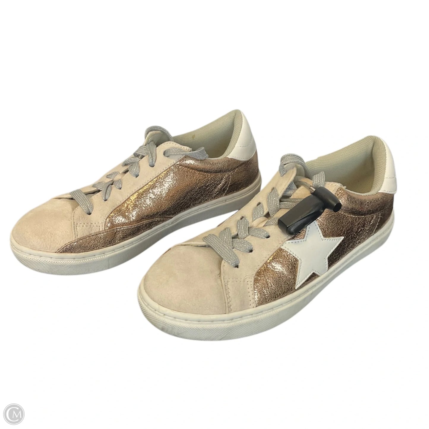 Shoes Sneakers By Clothes Mentor In Cream, Size: 6.5