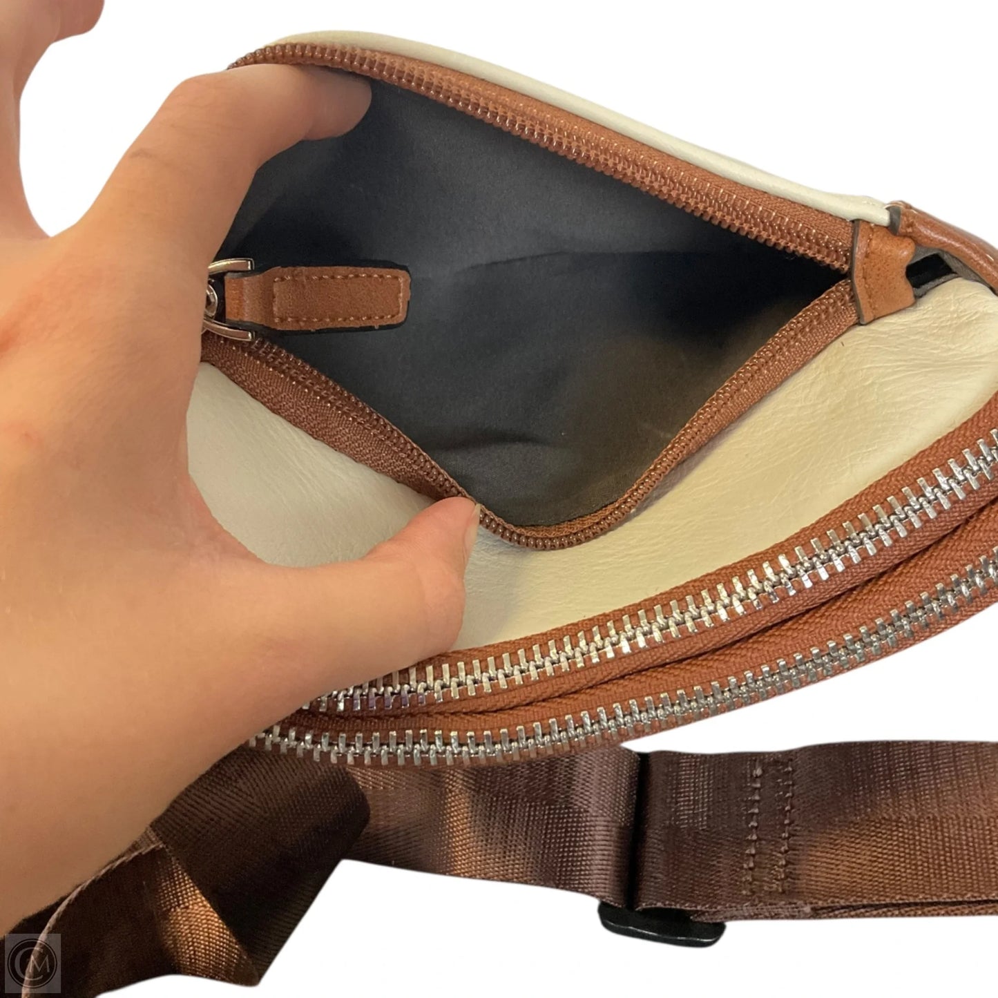 Belt Bag By Clothes Mentor, Size: Medium