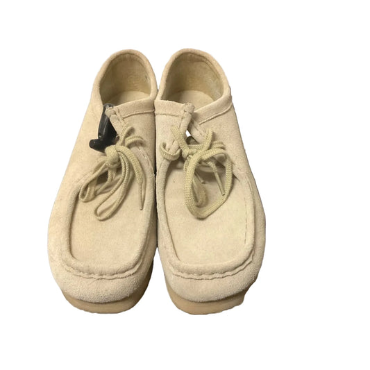 Shoes Flats By Clarks In Taupe, Size: 10