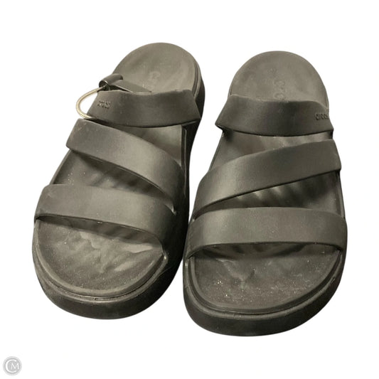 Sandals Flats By Crocs In Black, Size: 9