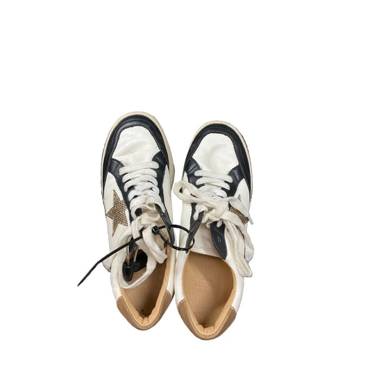 Shoes Sneakers By Oasis Society In Black & Cream, Size: 9