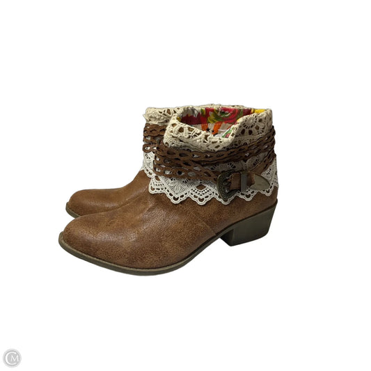 Boots Ankle Flats By Clothes Mentor In Brown, Size: 9.5