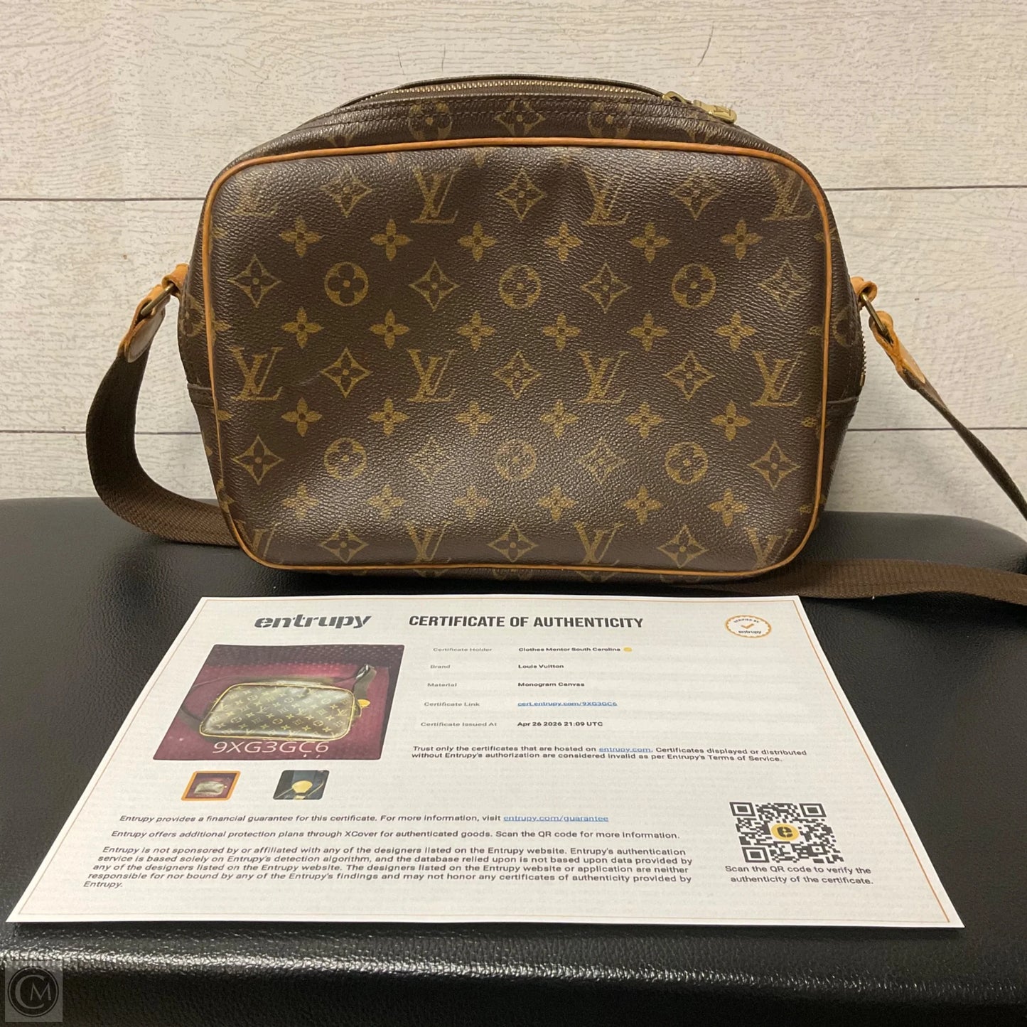 Crossbody Luxury Designer By Louis Vuitton, Size: Medium