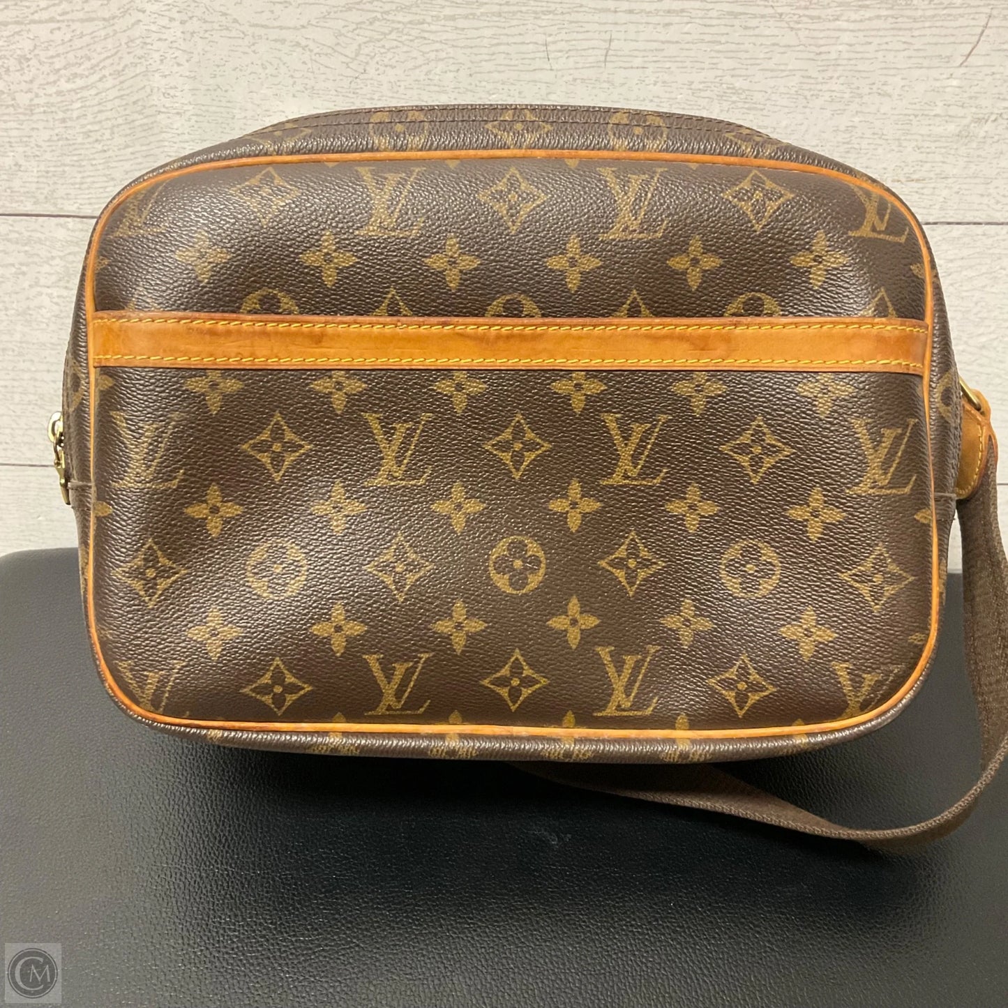 Crossbody Luxury Designer By Louis Vuitton, Size: Medium
