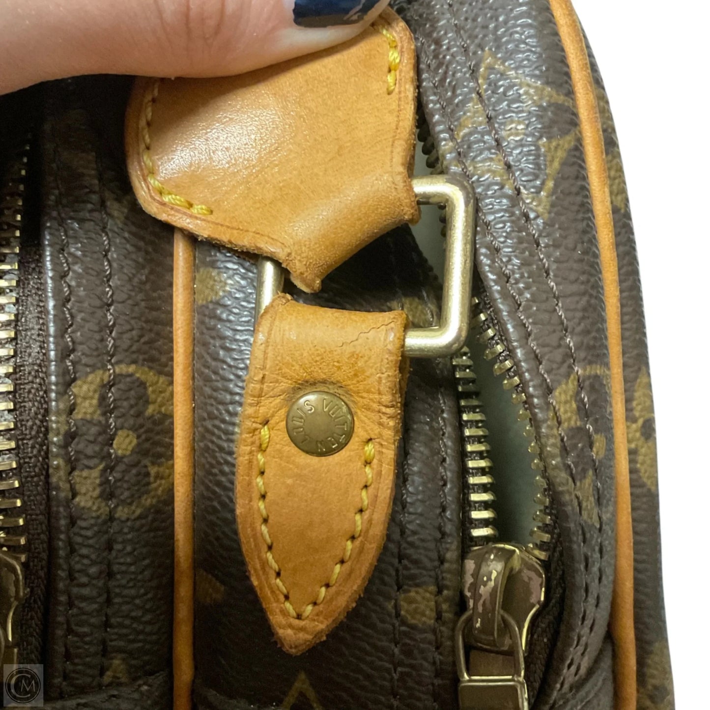 Crossbody Luxury Designer By Louis Vuitton, Size: Medium