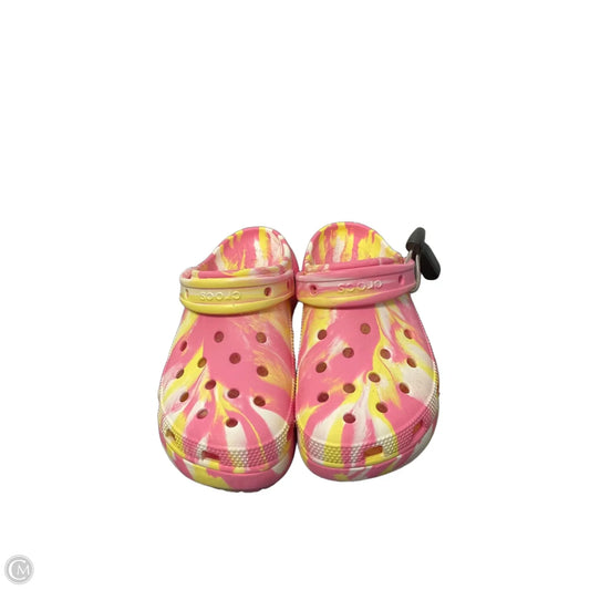 Shoes Flats By Crocs In Pink & Yellow, Size: 8
