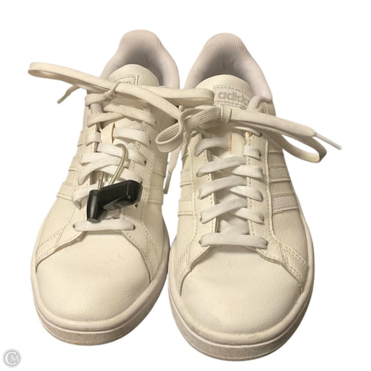 Shoes Sneakers By Adidas In White, Size: 7