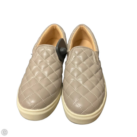 Shoes Flats By Steve Madden In Tan, Size: 6.5