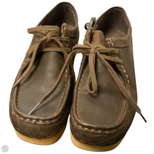 Shoes Flats By Clarks In Brown, Size: 9