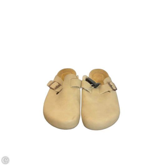 Shoes Flats By Cushionaire In Tan, Size: 8.5