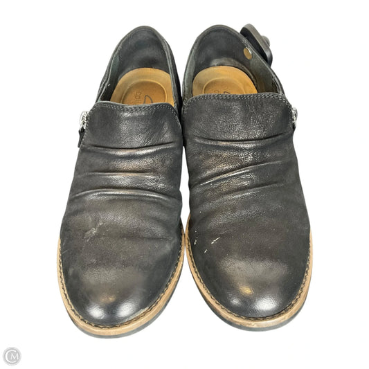 Shoes Flats By Clarks In Black, Size: 7