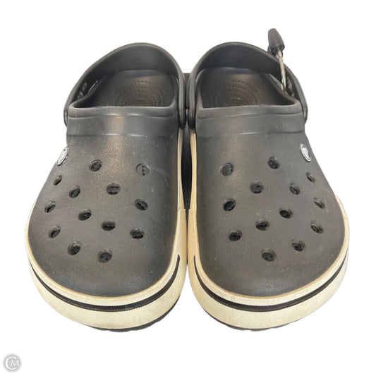 Shoes Flats By Crocs In Black & White, Size: 10