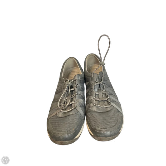Shoes Flats By Dansko In Grey, Size: 9