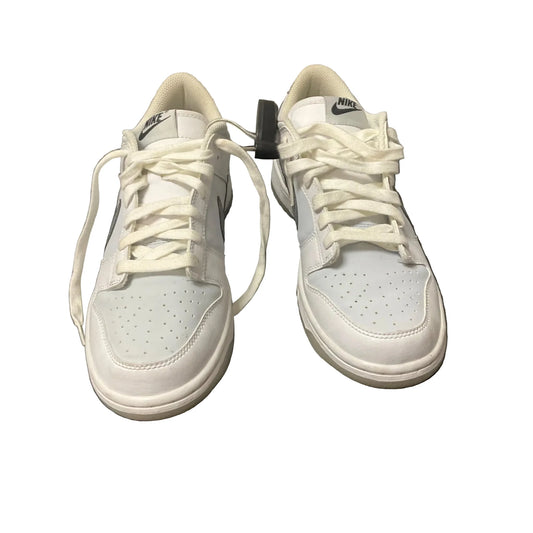Shoes Athletic By Nike In Grey & White, Size: 7