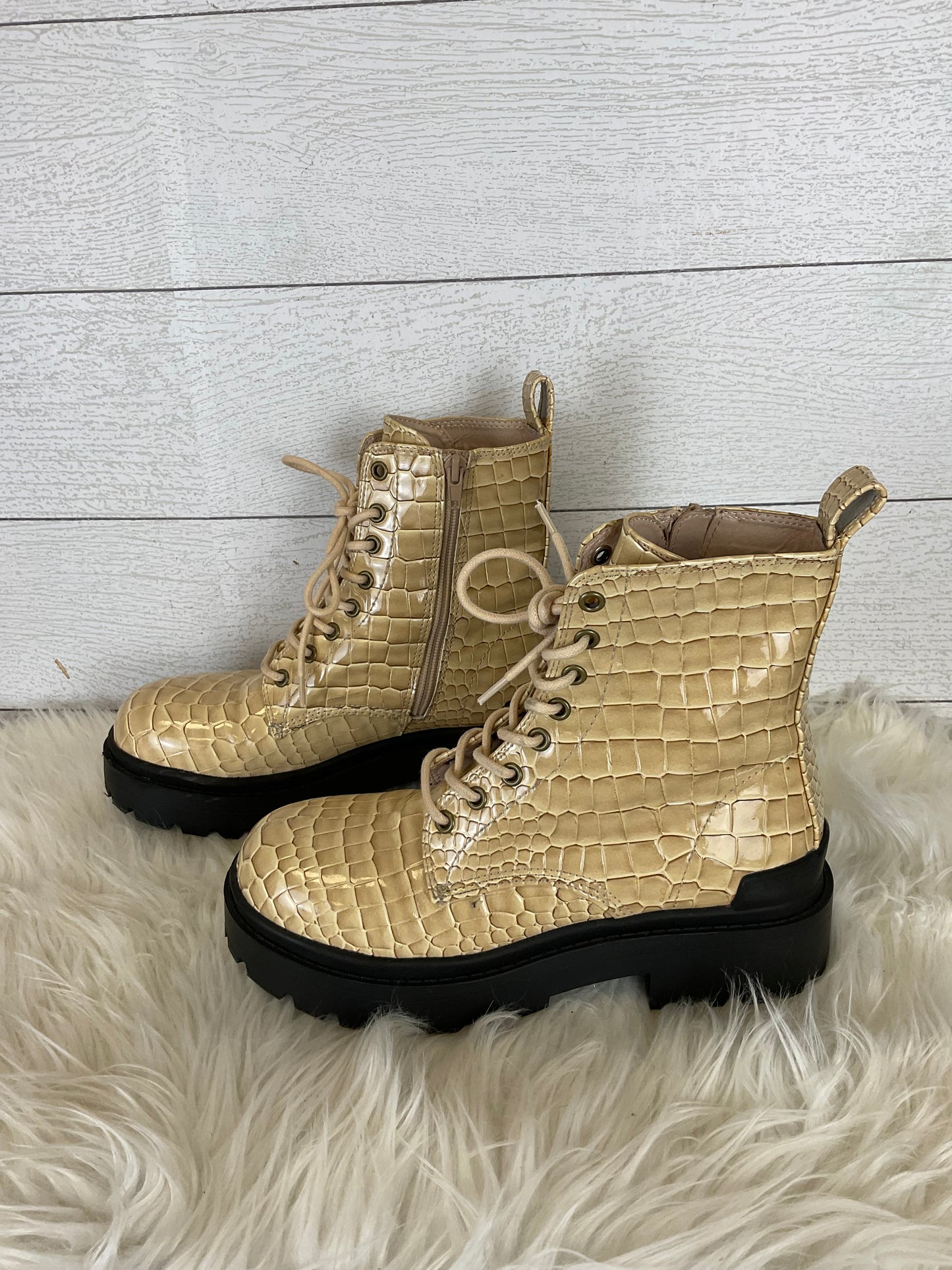 Boots Combat By Urban Outfitters  Size: 8